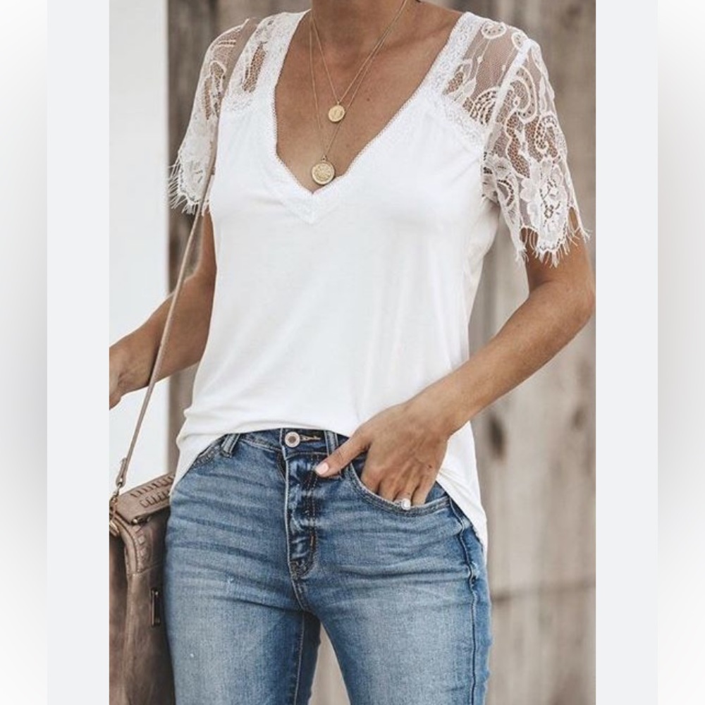 VICI SWEET SIDE LACE TOP